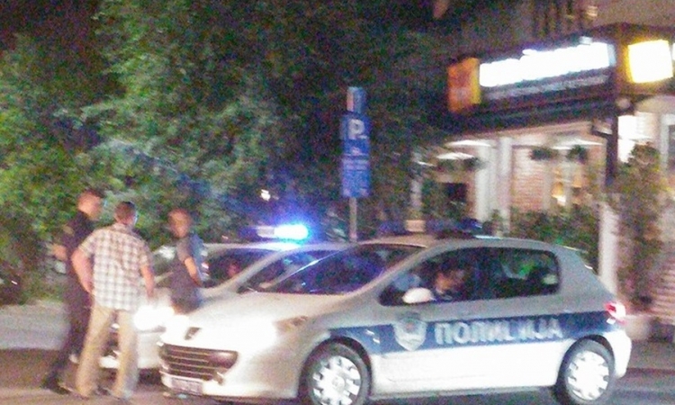 Novi Sad: Izrešetan audi u centru, dvojica ranjena (FOTO)