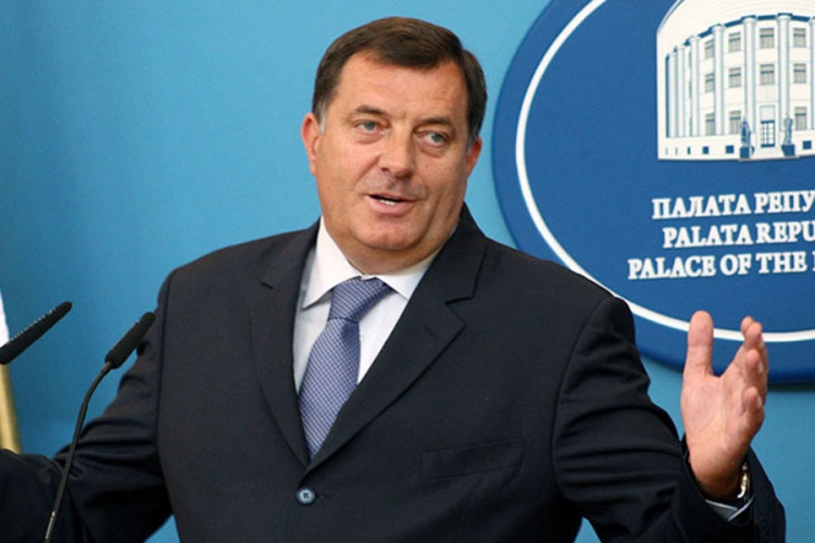 Dodik posthumno odlikovao 250 boraca VRS