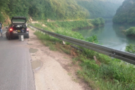 Za dlaku izbjegnuta tragedija: Pasatom umalo sletio u Vrbas (FOTO)