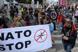 Protesti na ulicama Varšave: Pare za gladne, a ne za tenkove (FOTO)