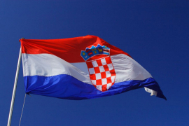 Rijeka: Beograđanima na autu urezali ustaške simbole (FOTO)