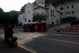 Vatrogasac pijan vozio cisternu i zabio se u zid (FOTO)