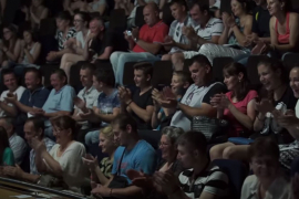 Pogledajte reakciju ljudi koji prvi put gledaju predstavu (VIDEO)
