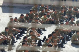 Vojnici u Generalštabu traže pregovore o predaji