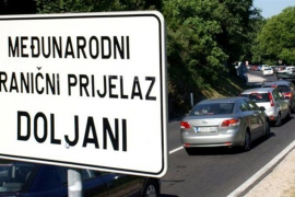 Na prelazima Doljani, Prisika i Kamensko čekanje do dva sata