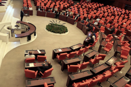 Parlament zasjedao u Ankari, Erdogan na skupu u Istanbulu
