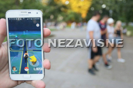Banjalučani lovili pokemone po parku Mladen Stojanović  (FOTO)