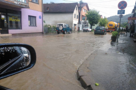 Voda se povukla sa ulica u Kostajnici