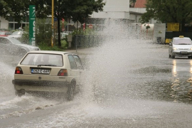 Na ulicama Tuzle nakon kiše ostala jezera