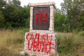 "Svastika" na spomeniku dalmatinskim partizanima (FOTO)