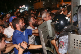 Jerevan: U sukobima policije i demonstranata povrijeđeno 60 osoba