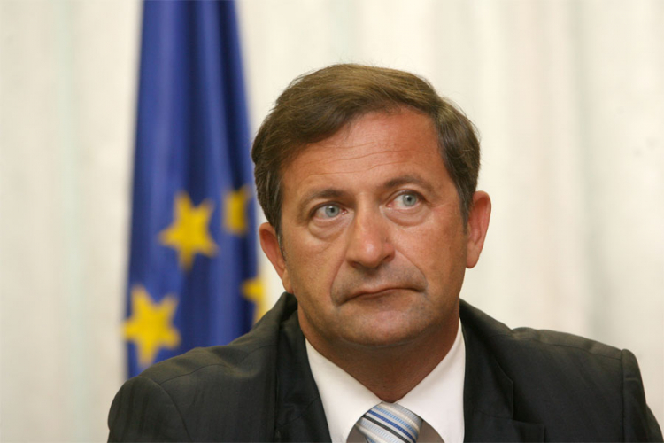 Ministar spoljnih poslova Slovenije ponudio ostavku