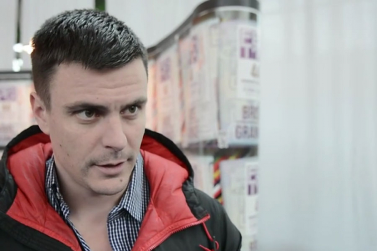 Vuk Kostić u problemima: Prodao stan da bi isplatio glumce