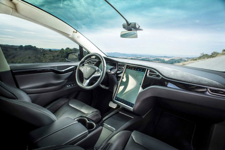 Samovozeći Tesla izazvao još jednu nesreću?