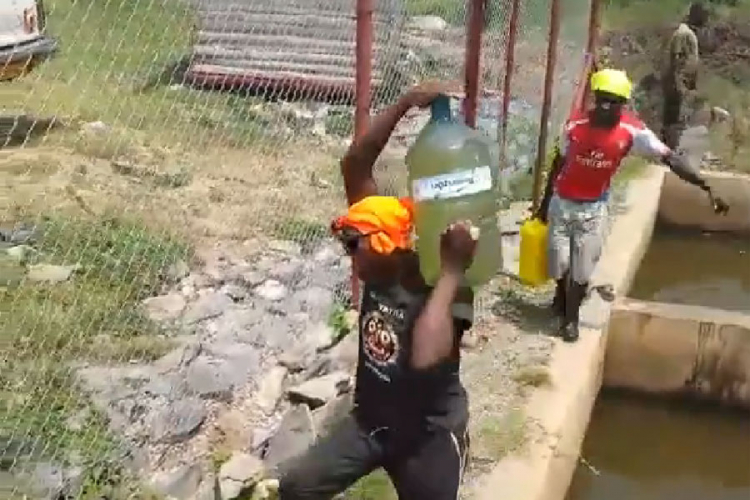 "Vrati mi se nesrećo" na afrički način (VIDEO)