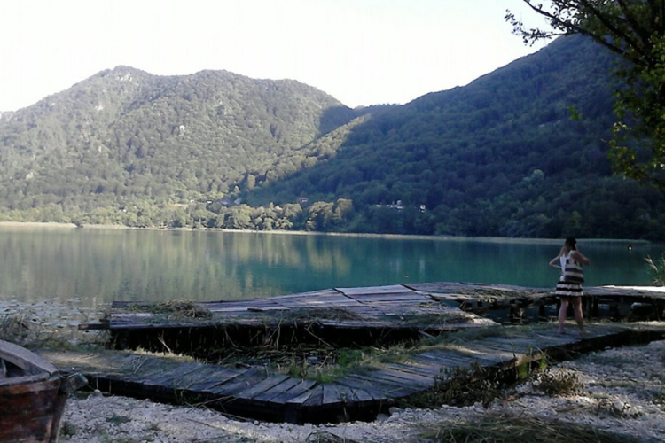 Boračko jezero, smaragdni raj za kupače i ribolovce