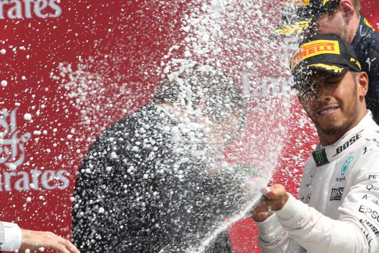Hamilton treći put uzastopno pobijedio u Silverstonu