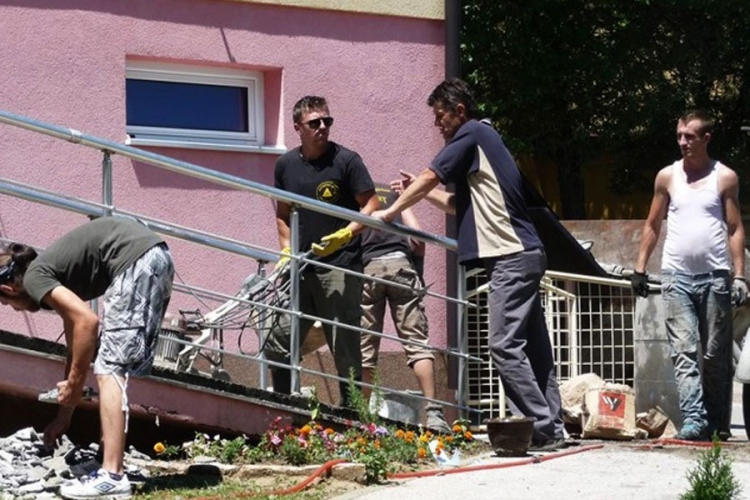 Bajkeri uređivali prostor bolnice za dječiju njegu u Tuzli
