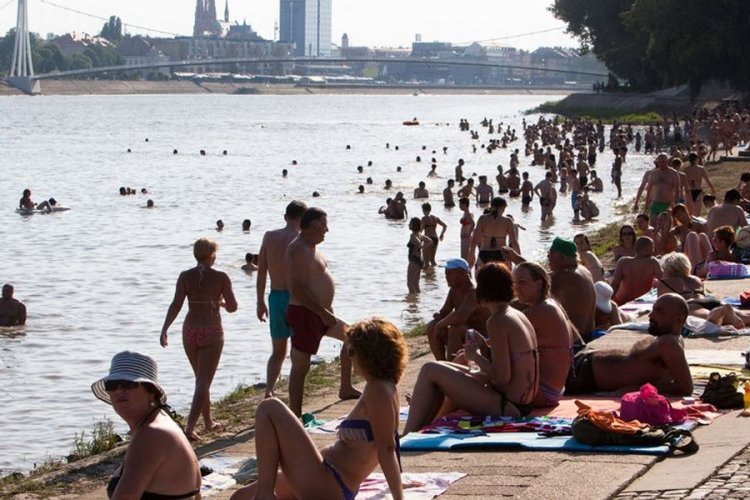 Osijek: Šetajući po plićaku Drave pronašla tijelo