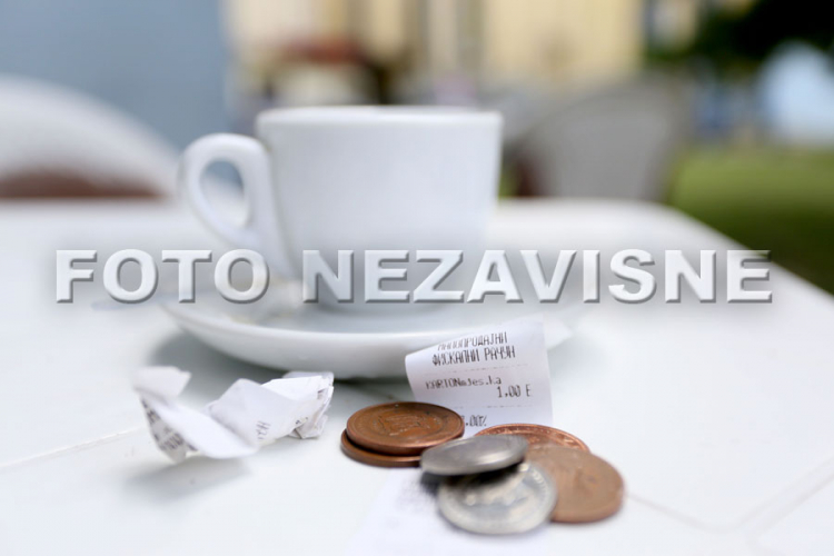 Gosti iskorištavaju pune bašte kafića: Zbrišu poslije kafe, a ceh plati konobar