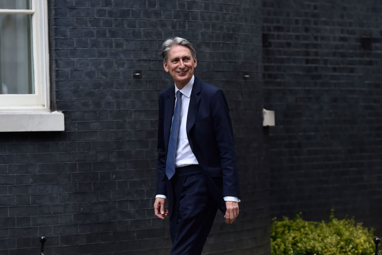 Hamond: Britanija još nije odlučila kad će pokrenuti Brexit