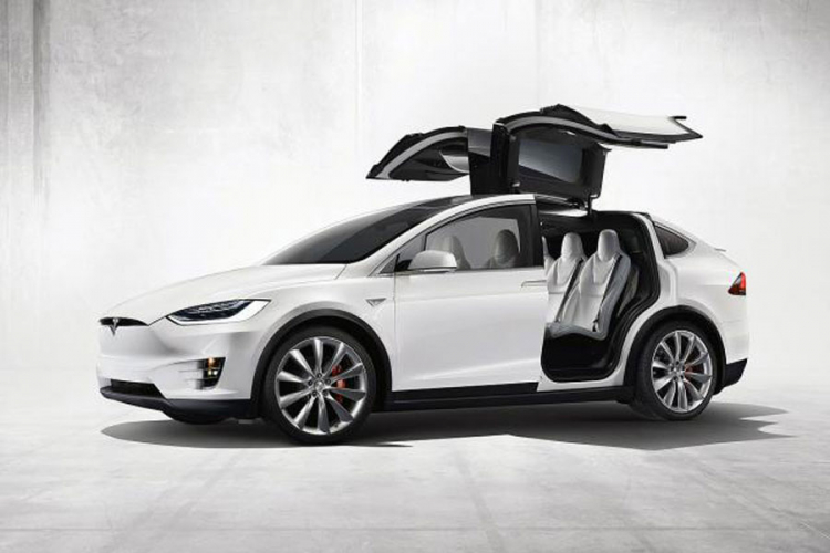 Tesla predstavio novi najjeftiniji Model X