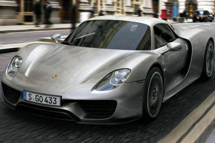 Porsche 918 opozvan zbog pojasa
