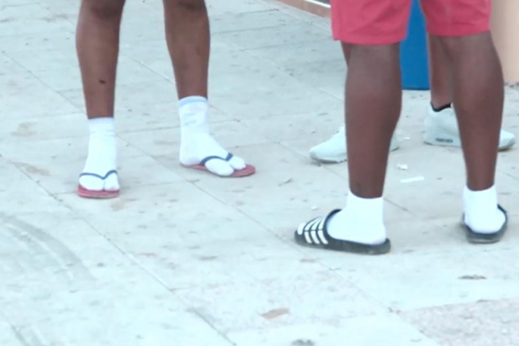 Novi trend na Zrću se zove - bijele čarape (VIDEO)
