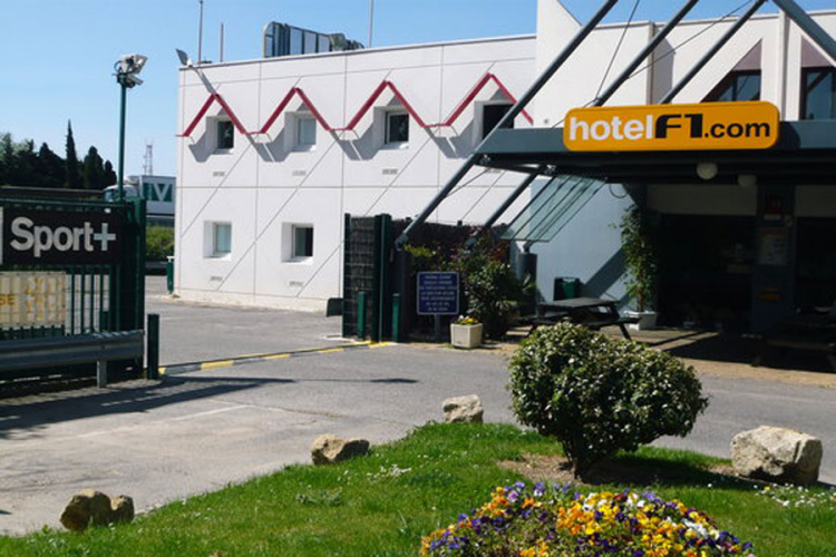 Nova drama u Francuskoj: Naoružan se zabarikadirao u hotelu (FOTO)