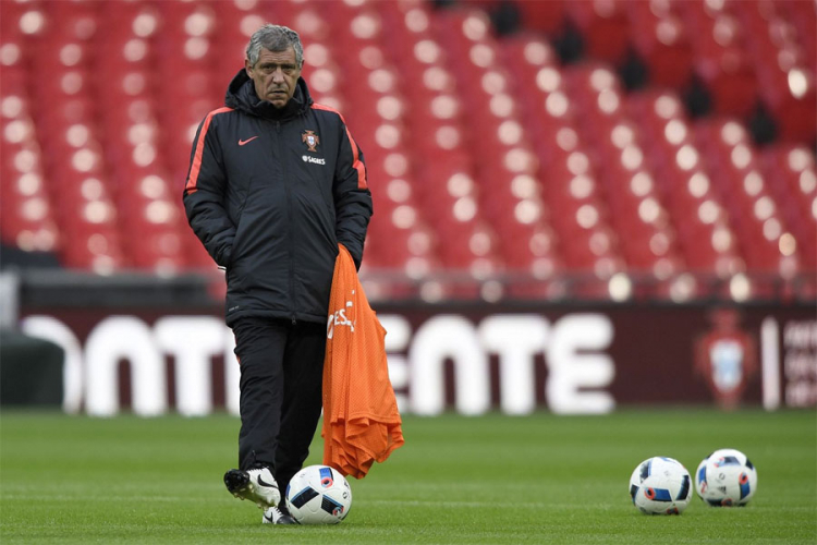 Santoš na klupi Portugala do 2020. godine