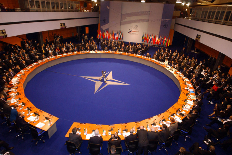Velika Britanija: Tajni podaci NATO-a cure u Moskvu