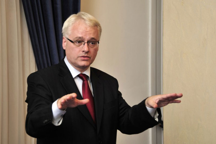 Josipović: Zaustavite nekontrolisanu histeriju prema Srbiji