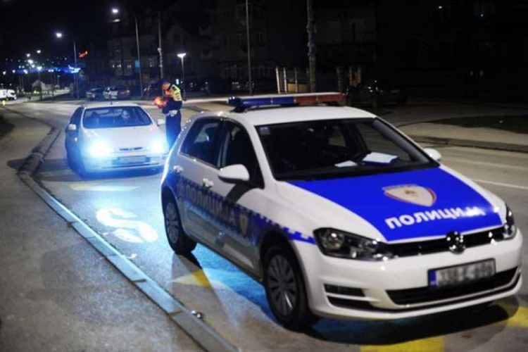 U nezgodi kod Bijeljine učestvovala tri vozila, povrijeđena žena
