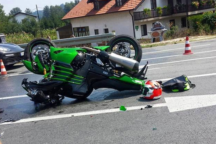 U sudaru motocikla i fiata poginuo mladić iz Bijeljine
