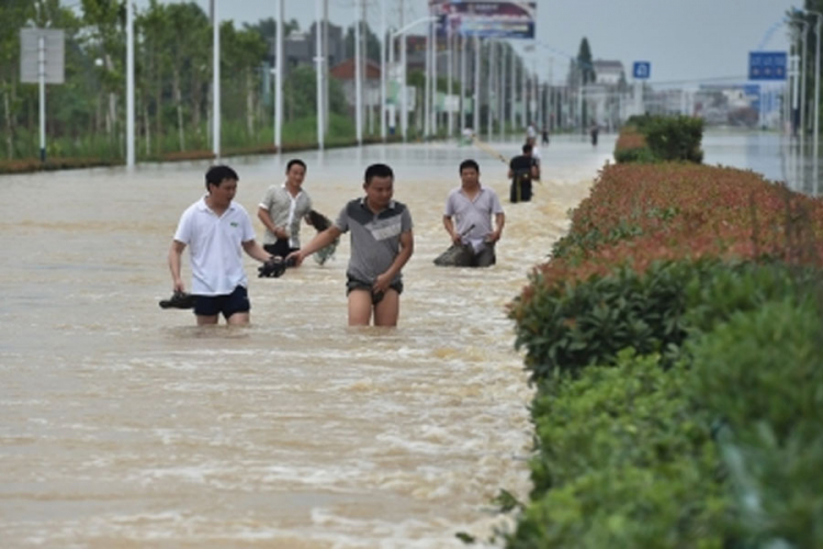 Poplave u Kini: 24 mrtvih, milioni evakuisani