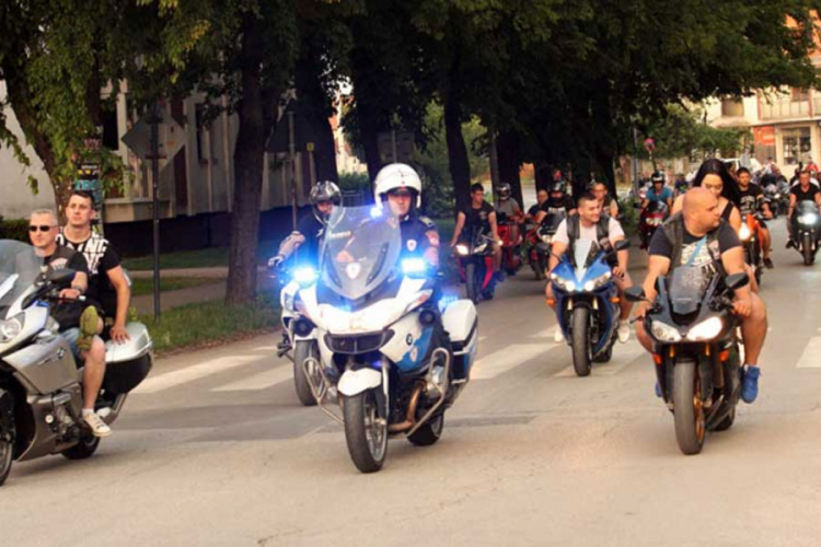 Više od 800 bajkera prodefilovalo ulicama Modriče