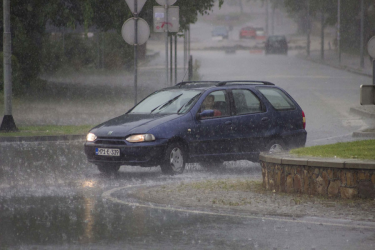 Nevrijeme u Zenici, poplavljene saobraćajnice
