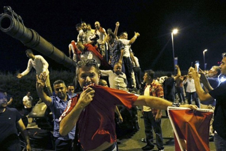 Turska: Objavljeni nalozi za hapšenje 42 novinara