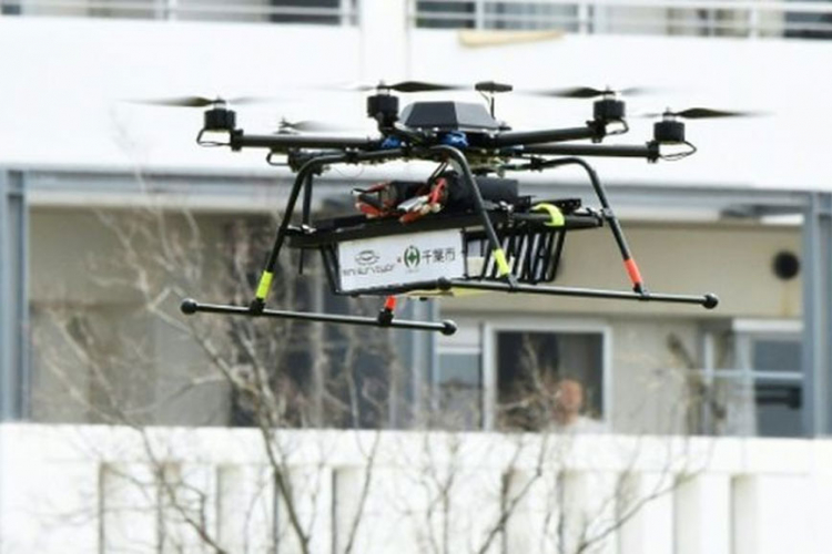 Dron dostavio prvu narudžbinu - krofne, kafu, sendviče s piletinom