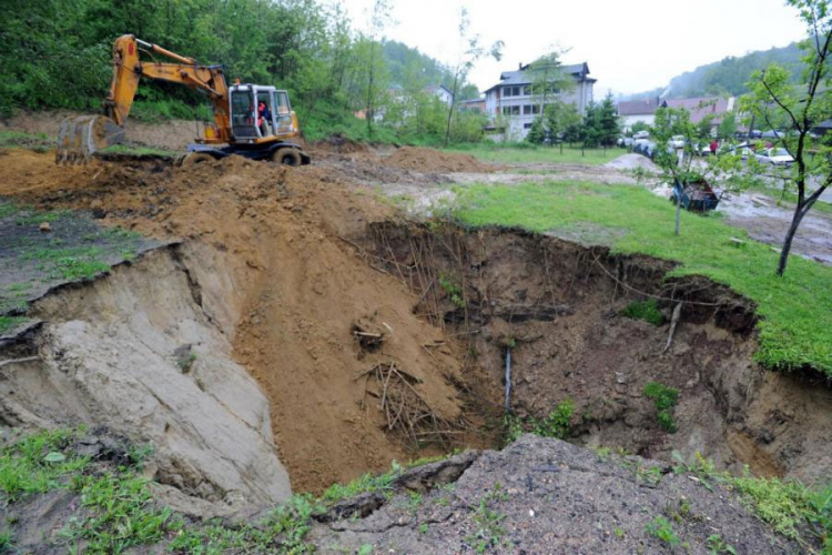 Kiša izazvala poplave, klizišta i odrone u FBiH

