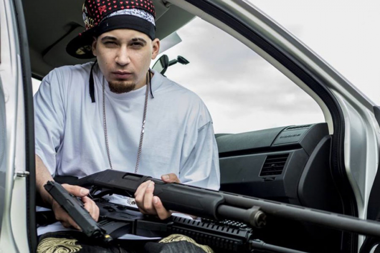 Reper pucao sebi u usta zbog spota (UZNEMIRUJUĆI VIDEO)