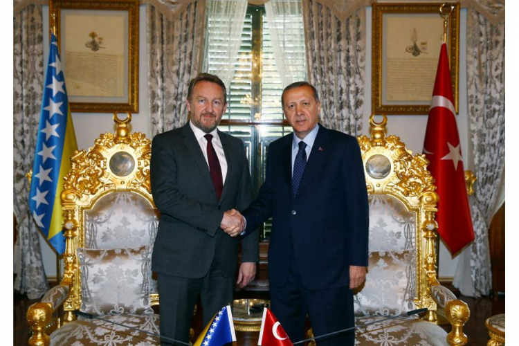 Erdogan zahvalio Izetbegoviću na podršci tokom pokušaja državnog udara


