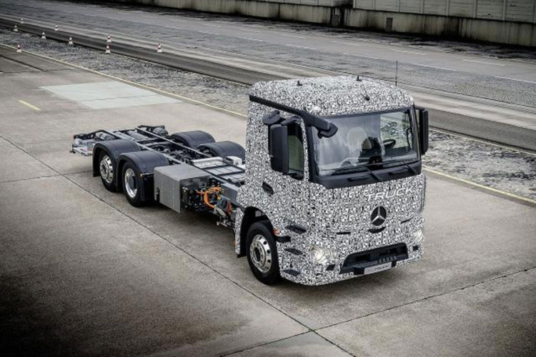 Mercedesov prvi električni kamion (FOTO)