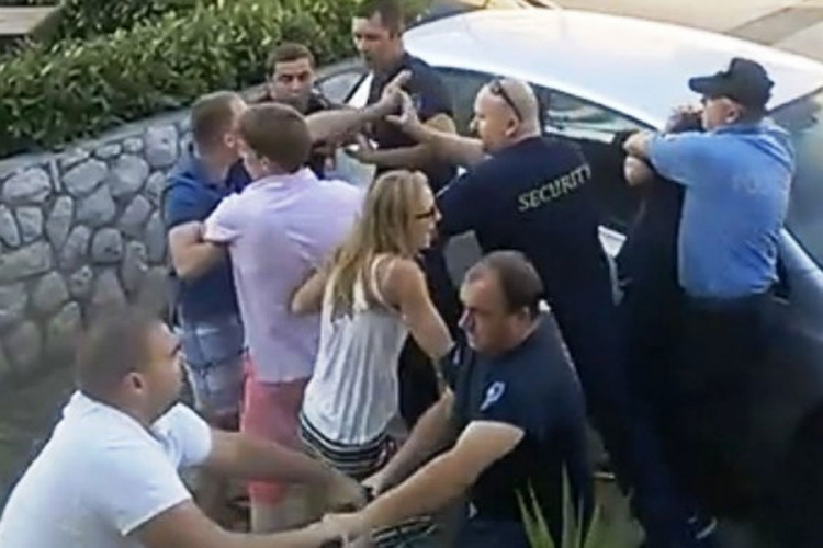 Vir: Masovna tuča gostiju kafane i komunalne policije (VIDEO)