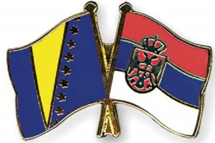 Srbija uputila protestnu notu Sarajevu zbog paljenja zastava