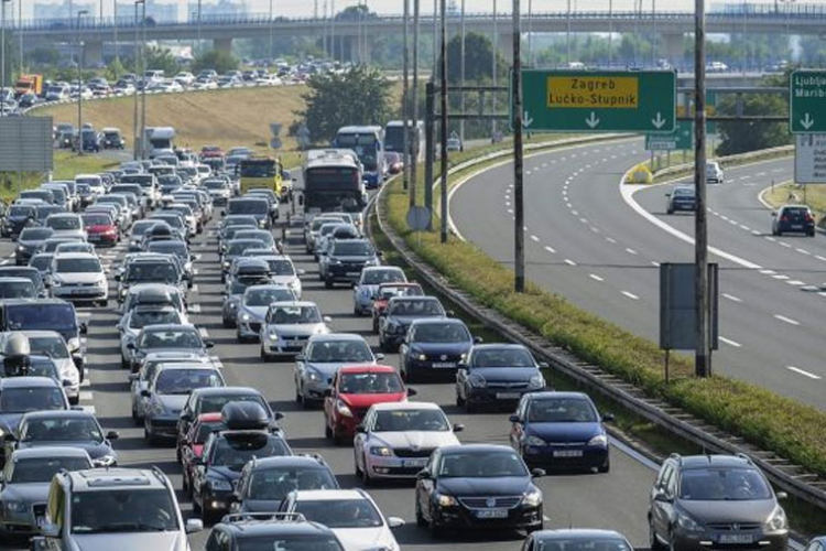 Hrvatska:Zbog nesreće na autoputu kolona od osam kilometara
