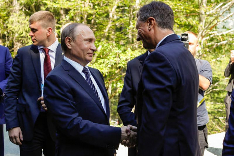 Putin: Nedopustivo pisanje nove istorije; Pahor: Protiv terorizma neophodno jedinstvo svijeta (FOTO)