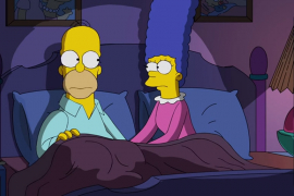 Mardž i Homer Simpson glasaće za Hilari (VIDEO)