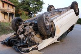 Drogiran Sarajlija sletio u livadu kod Kostajnice, pa demolirao auto ...