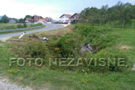 Put pored provalije bez zaštitne ograde
